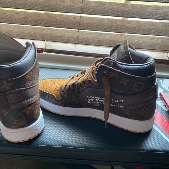 Jordan 1s never worn TRIED ON ONLY, new condition! - Picture 5 of 6